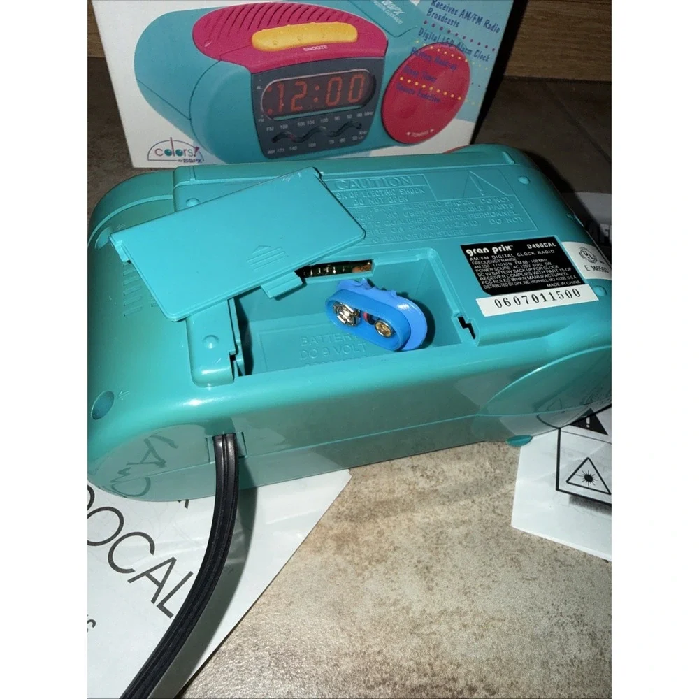 Vintage 1980s-1990s GPX Gran Prix Aqua Blue Pink Am/FM Digital Clock Radio